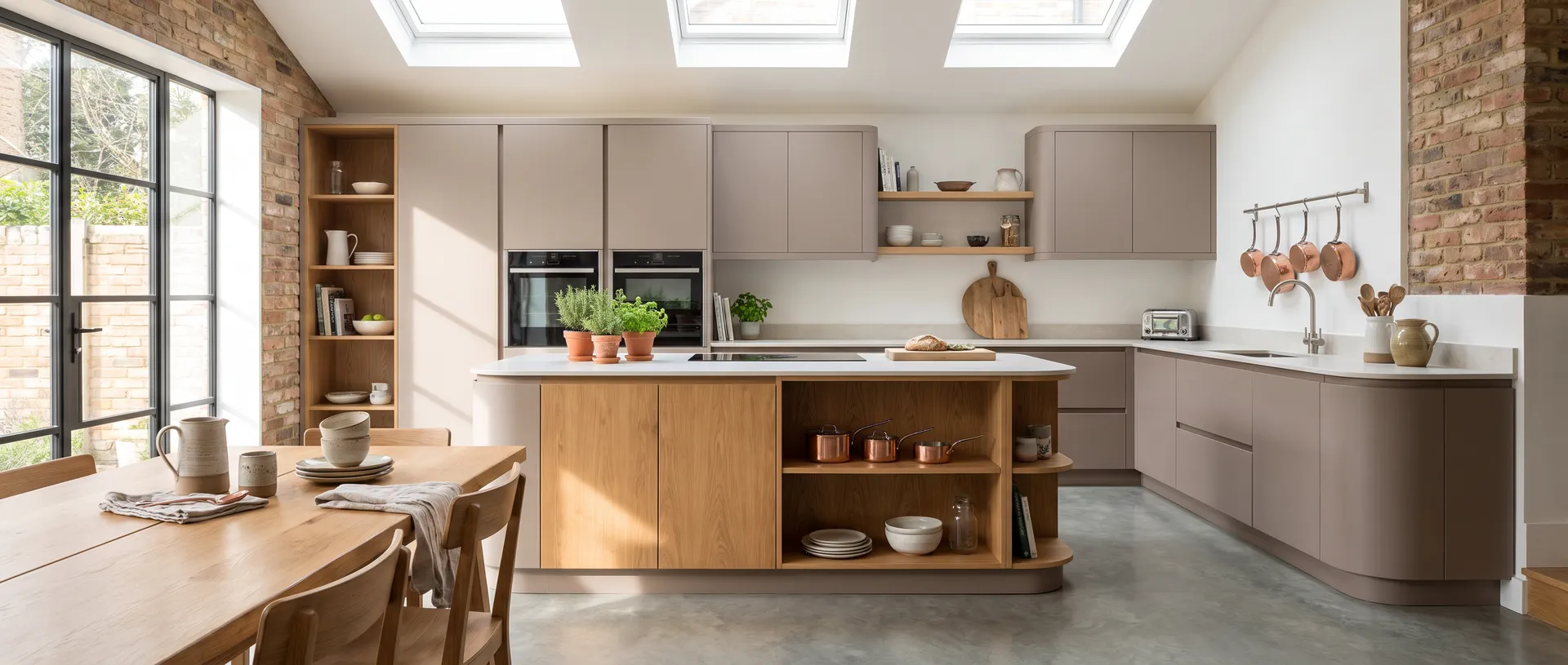 Contemporary style kitchen installation