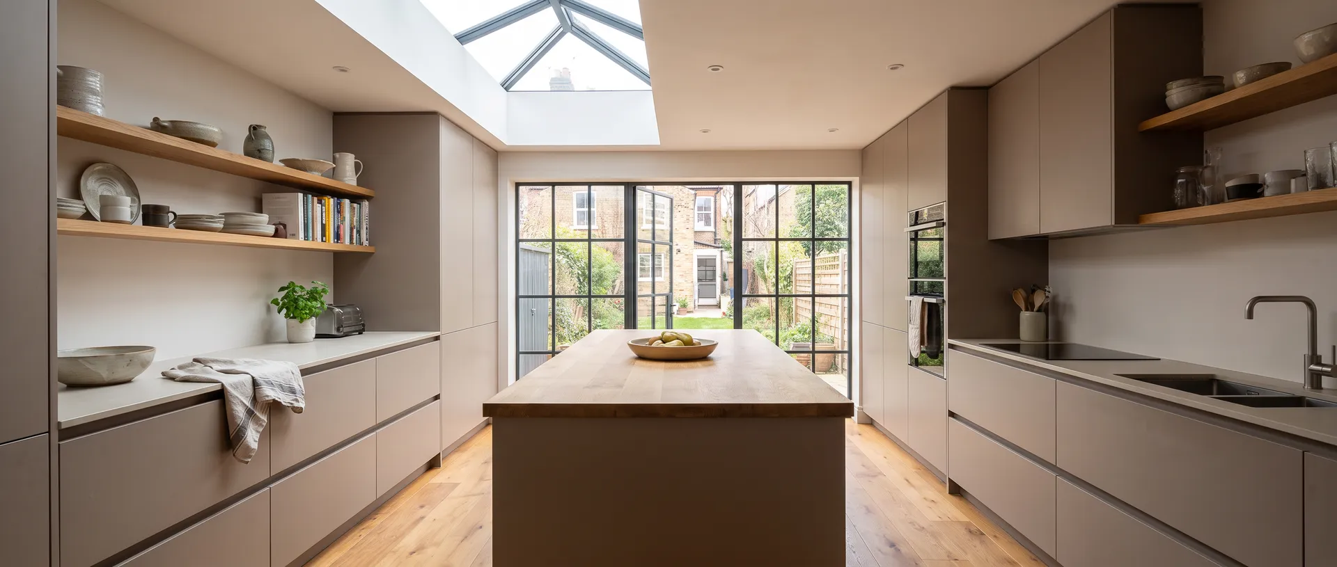 Contemporary style kitchen installation