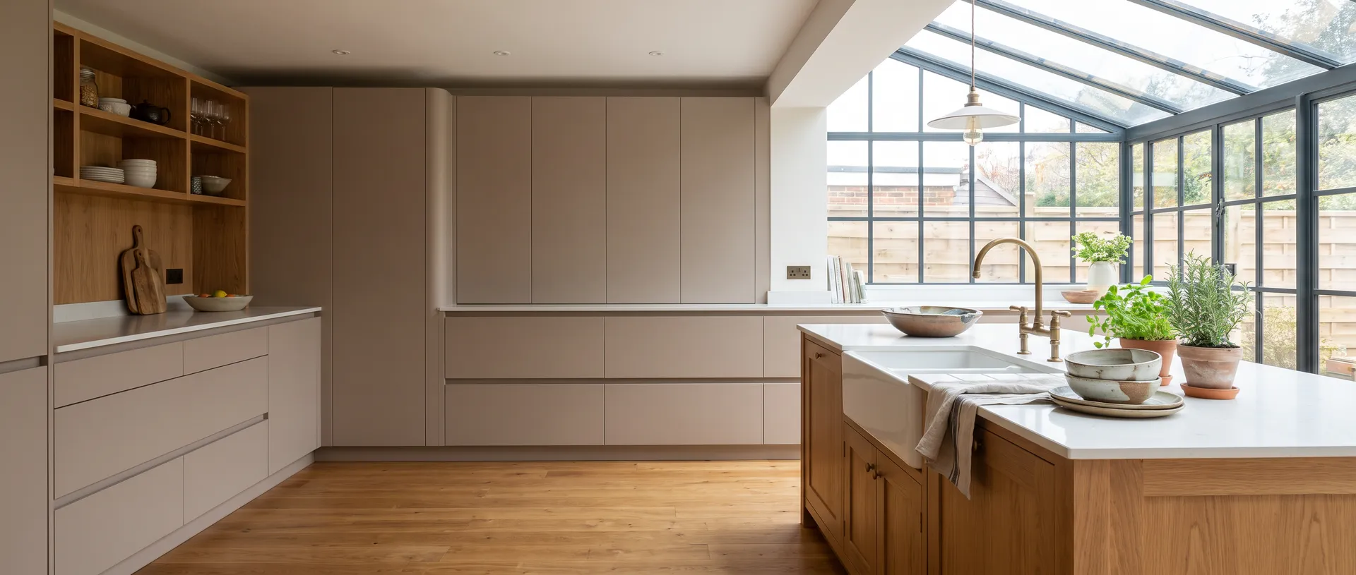 Contemporary style kitchen installation